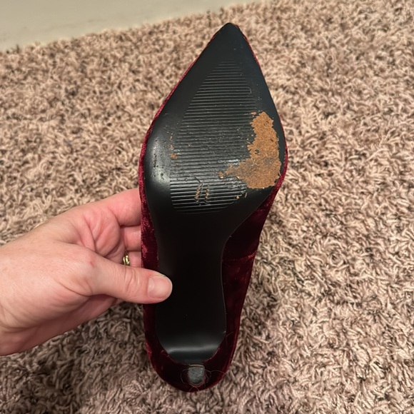 Burgundy Velvet Heels, size 7 - Picture 4 of 5